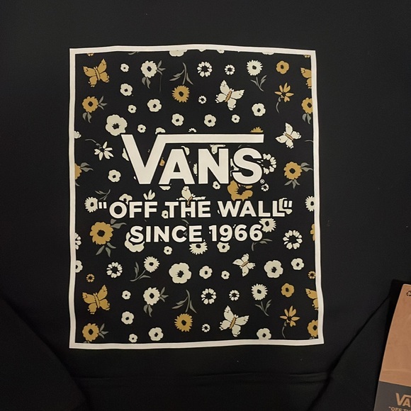 NEW! BLACK AND FLOWERS VANS SWEATSHIRT. SIZE SMALL. BOYS. - Picture 2 of 7